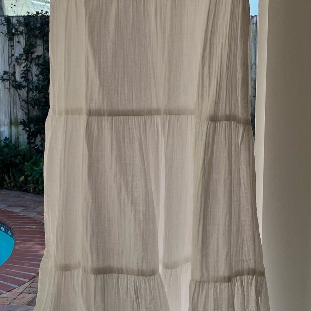 Women's Quince White V-Neck Tiered Maxi Dress - Lightweight Summer Style - Picture 6 of 6